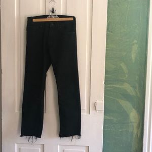 Cropped Black Levi’s